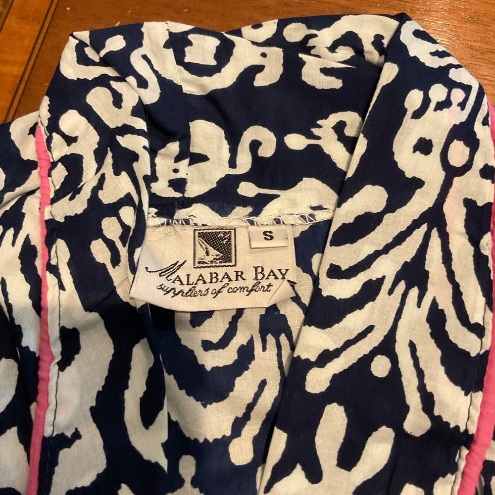 NWT Malabar Bay Blue and White Patterned Robe